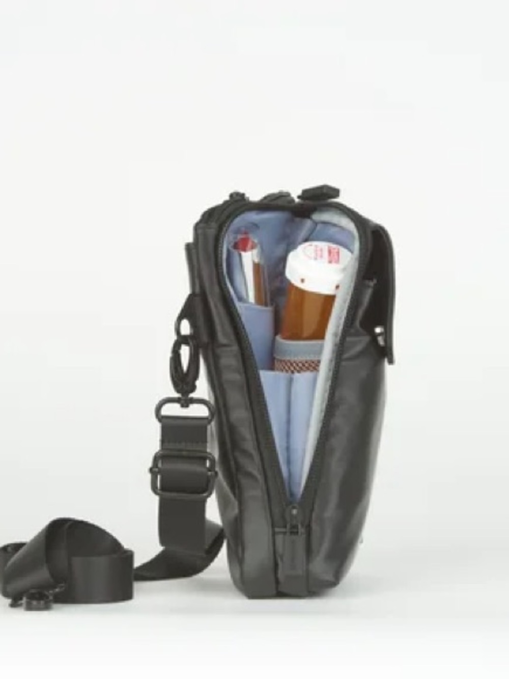 IHKWIP THE XL EVERYDAY ESSENTIALS
CROSSBODY WITH 2 STRAPS - FADED
INDIGO, NWT - Picture 7 of 9
